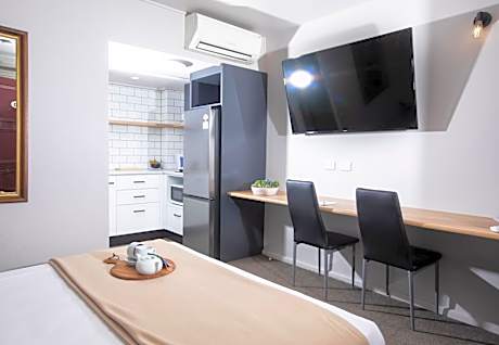 Kitchen Queen Suite – Non Smoking.