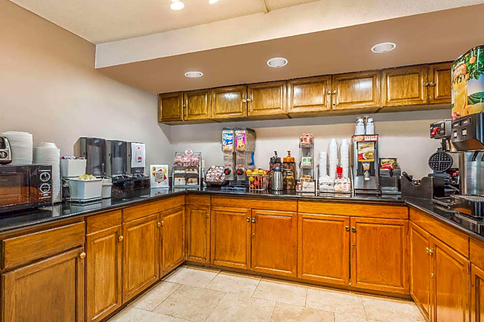 Super 8 by Wyndham Metairie