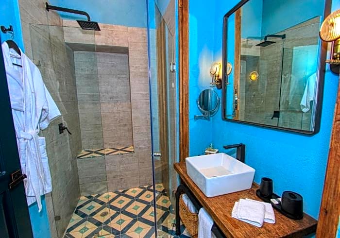 Antigua Trece Hotel Fusión