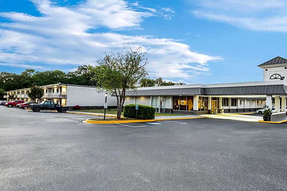 Super 8 by Wyndham Gaffney