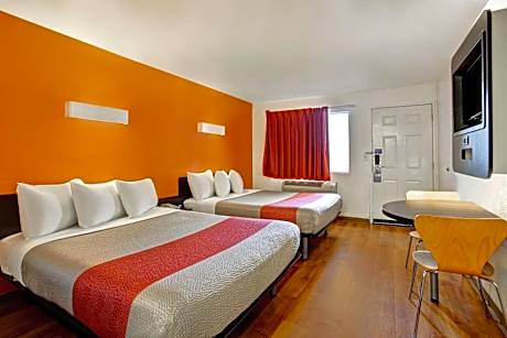 Deluxe Queen Room with Two Queen Beds - Non-Smoking