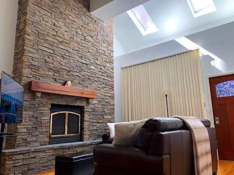 Full loft-style apartment near Omni