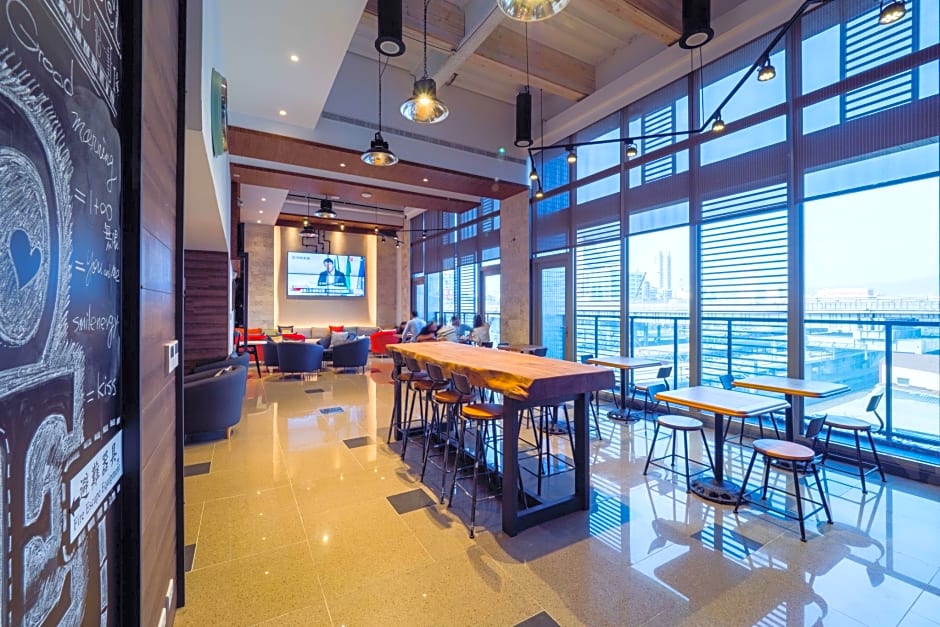 Watermark Hotel - Kaohsiung Main Station