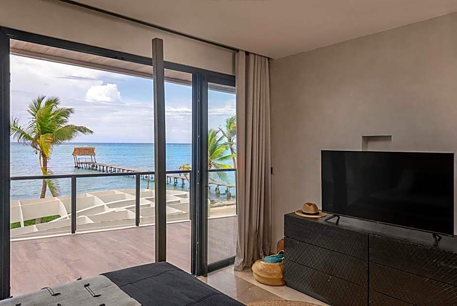 Beachfront 2BR Apartment at Tankah Bay