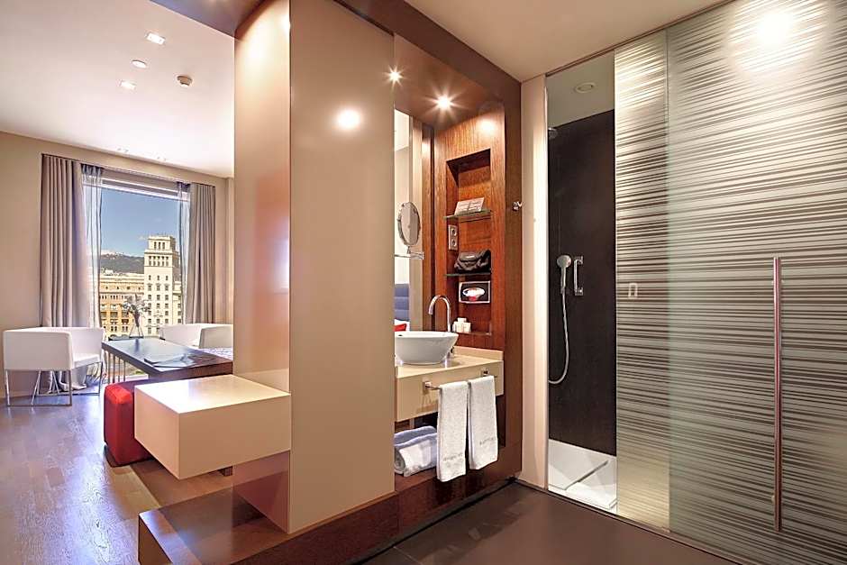 Olivia Plaza Hotel