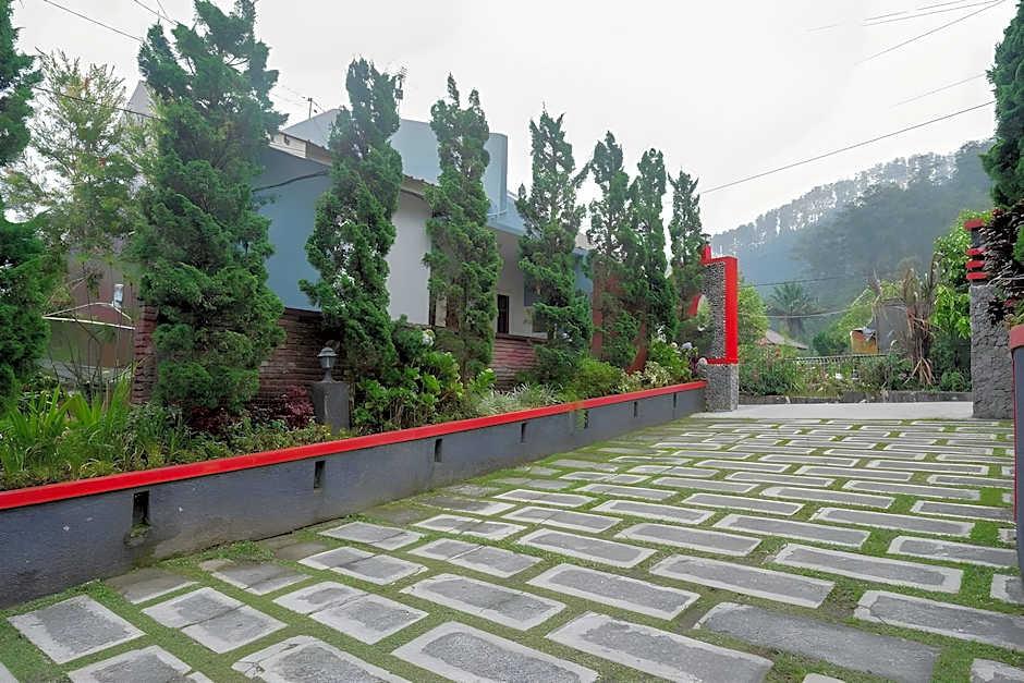 Red Chilies Hill Hotel