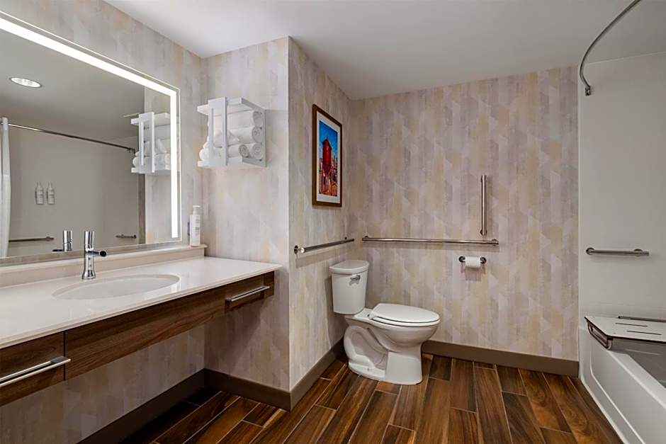 Hampton Inn By Hilton & Stes West Des Moines