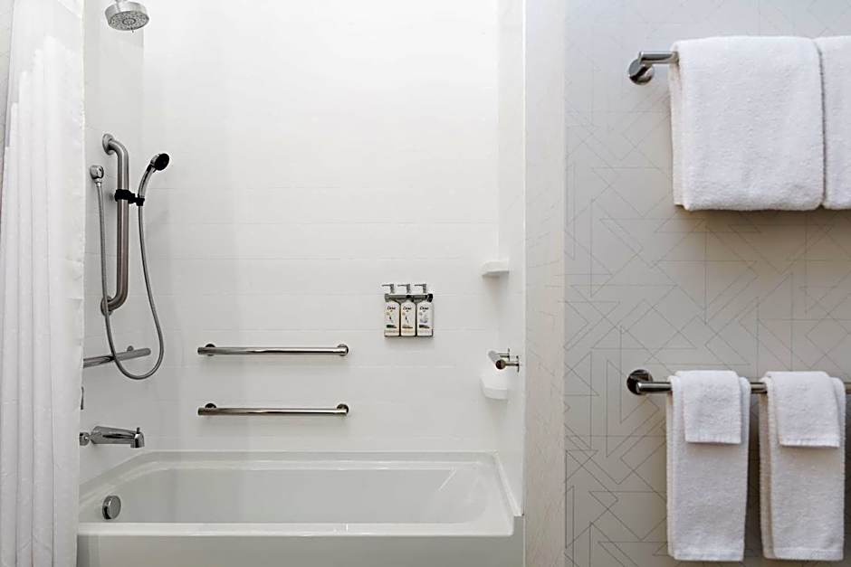 Holiday Inn Express Hotel And Suites Brookhaven By IHG