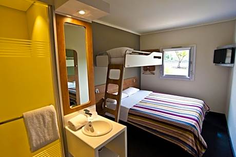 Standard Triple Room (Smoking)