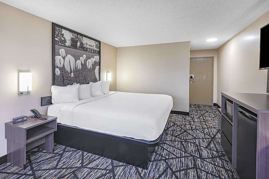 Super 8 by Wyndham Charlottesville