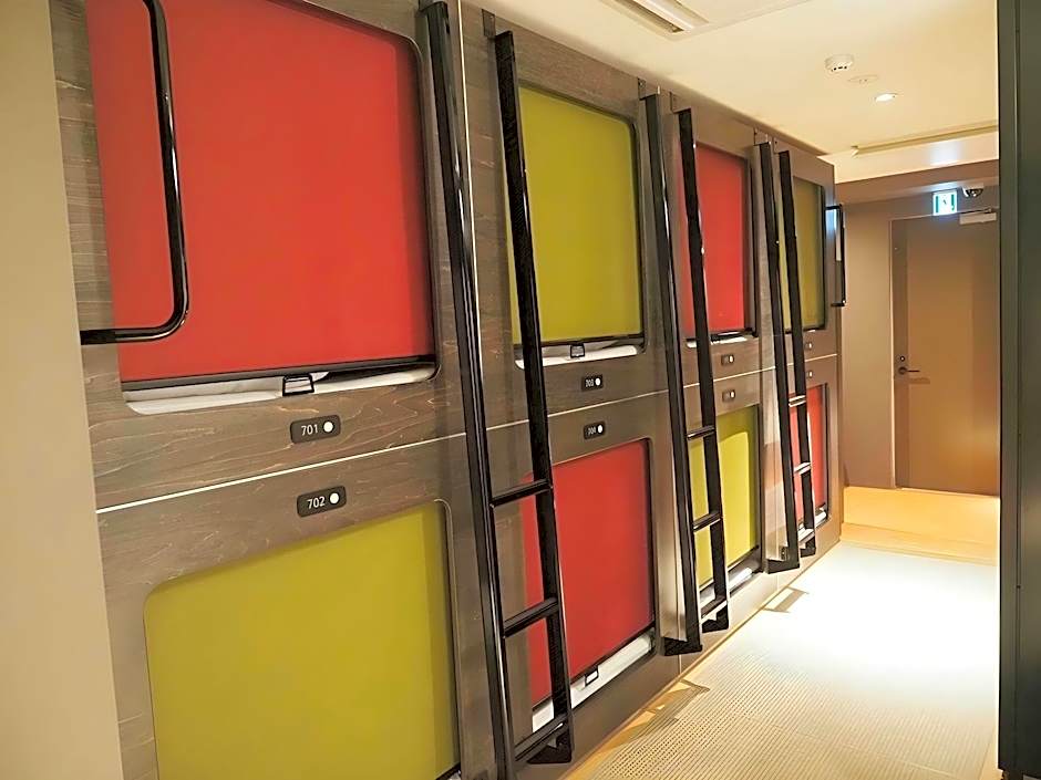 Capsule Hotel Suzumoriya