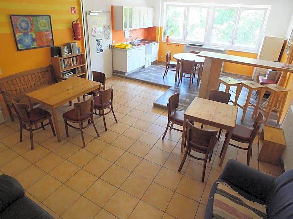 Max Hostel