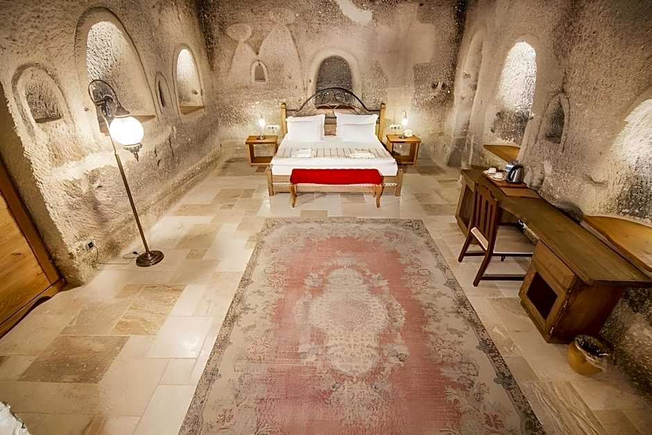 Hera Cave Suites