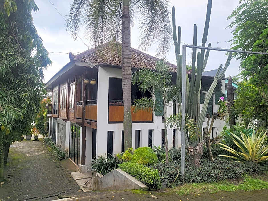 RedDoorz Syariah Near Wisata Durensewu Pandaan