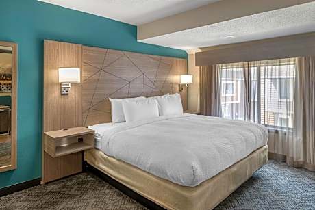 Suite-2 King Beds NSMK One Bedroom Loft Sofabed Full Kitchen Stair Access Only Full Breakfast