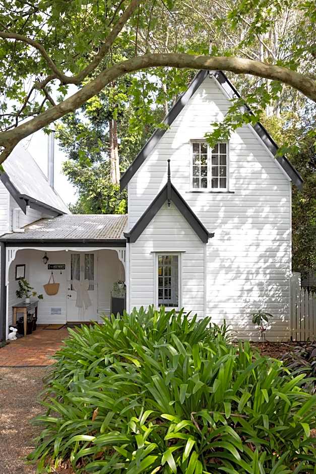 Exclusive Luxury Designer Cottage Estate for 10 - Peaceful Retreat Just 8 Minutes from Maleny