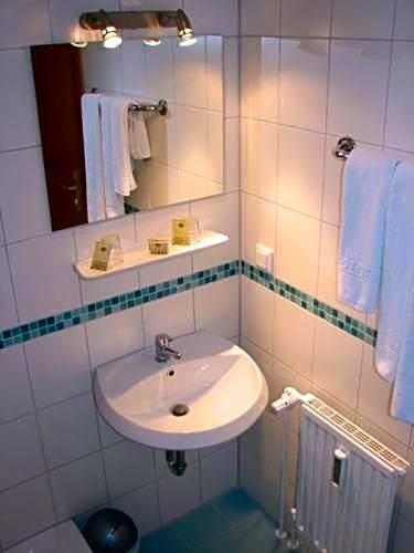 Rheinauer Hof - bed & breakfast