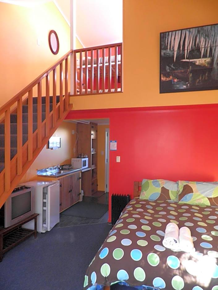 Bazils hostel & Surf School