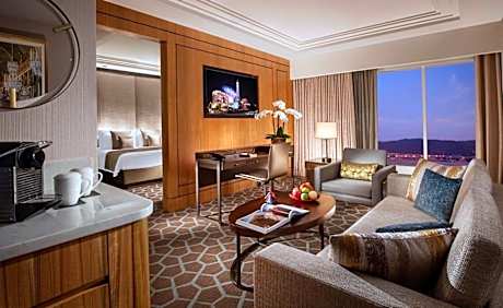 Lyon Suite King - One King Bed