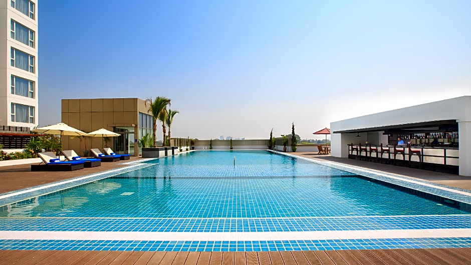 Novotel Yangon Max
