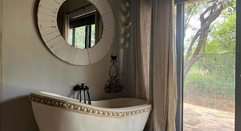 Simba Safaris African Pride Exotic Lodge