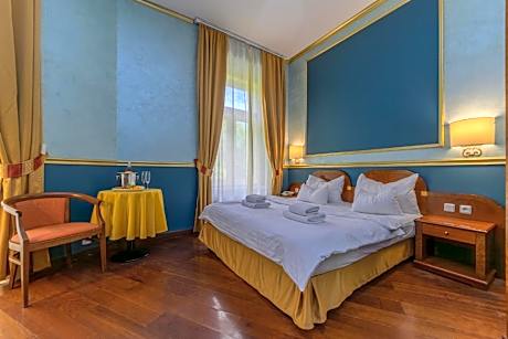 Superior Family Room with Balcony - Connected Rooms