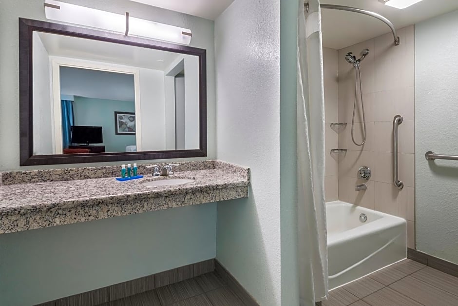 Holiday Inn Express Hotel & Suites Ft. Lauderdale-Plantation, an IHG Hotel