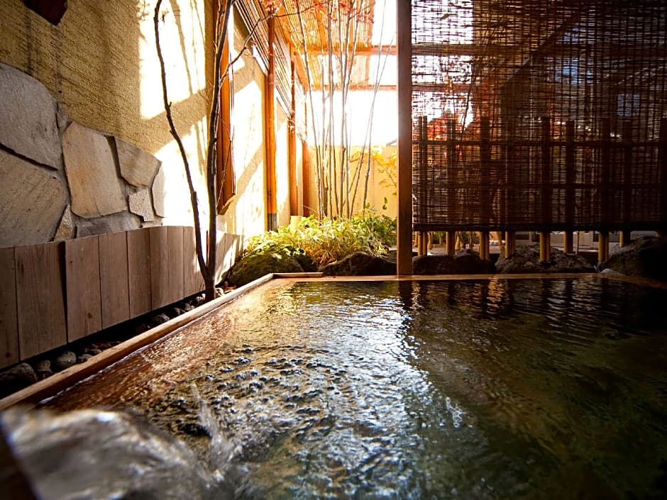 Yufuin Kutsurogi No Yado Nanakawa