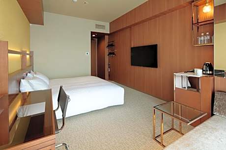 King Room with Lounge Access - High Floor