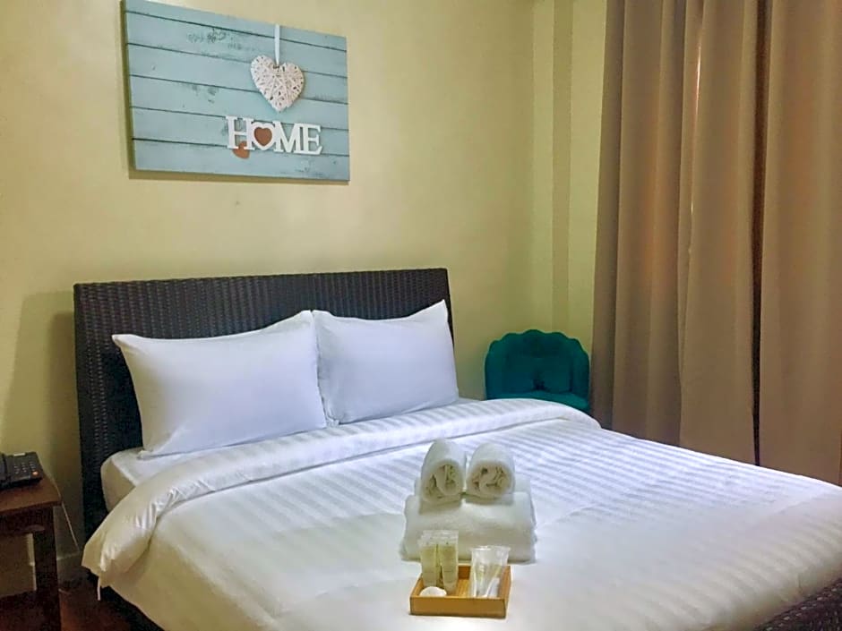 Elliannah Pines Hotel