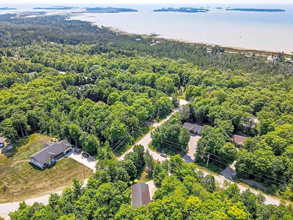 7-bed W Starlink , V-ball Near Beach!