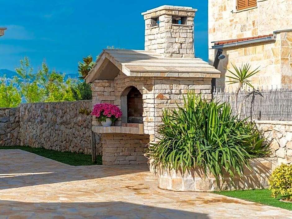 Villa Kirsten with heated pool, jacuzzi and sauna - by TA Leut Agency