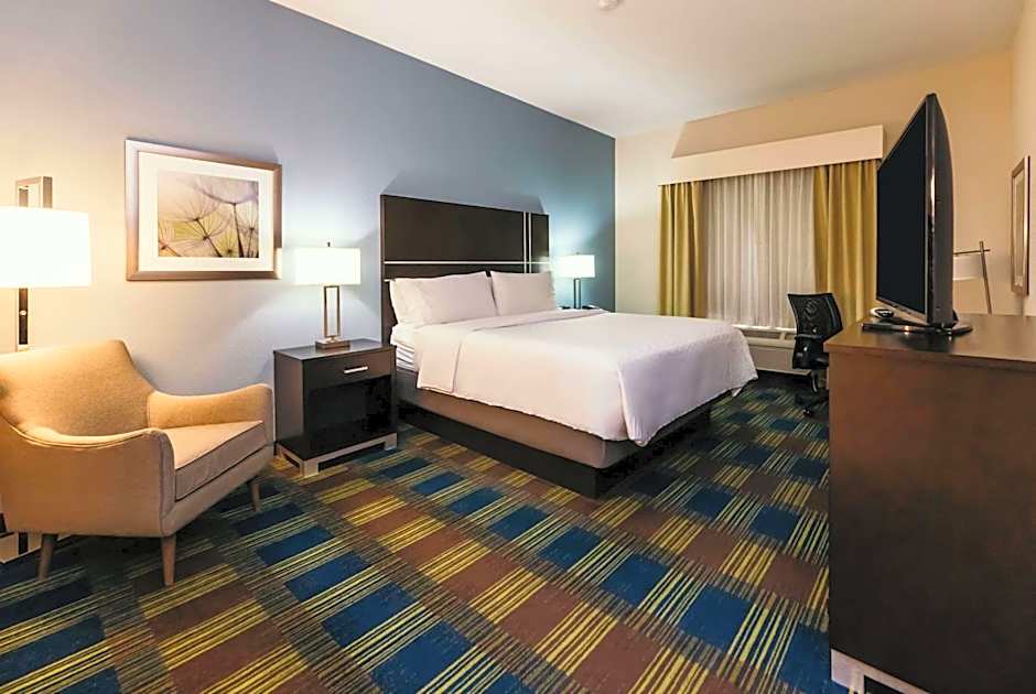 Photo 1 of 7 of 1 King Bed, Mobility Accessible, Roll in Shower