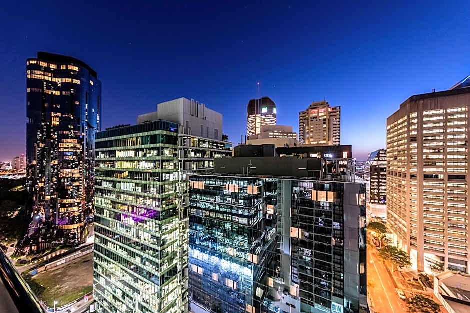 Oaks Brisbane River City Suites