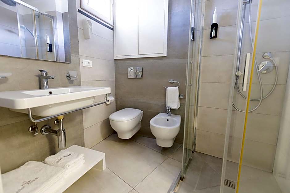 White 1903 - Rooftop Pool & Luxury Rooms