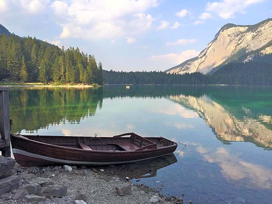 Chalet Tovel - Mountain Lake