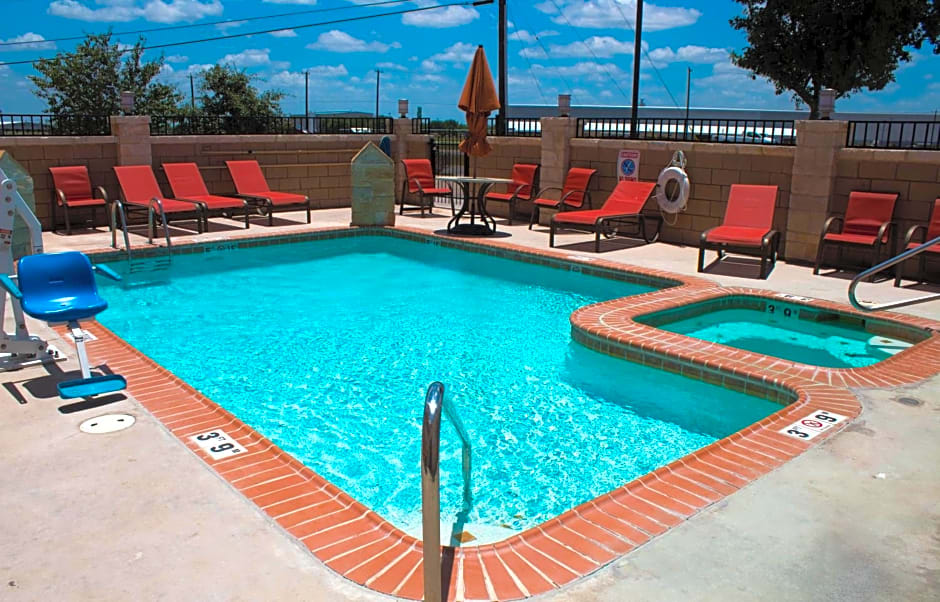 Best Western Plus San Antonio East Inn & Suites