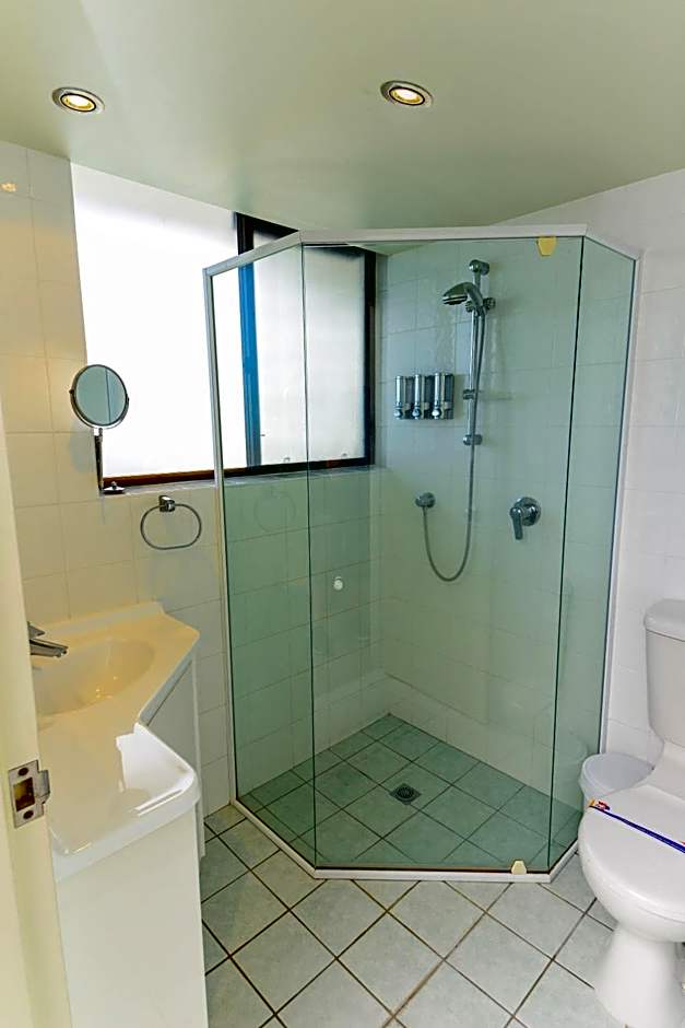 Broadwater Shores Waterfront Apartments