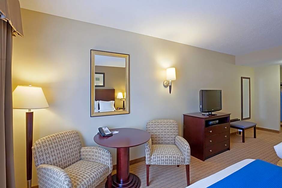 Holiday Inn Express & Suites Malone By IHG