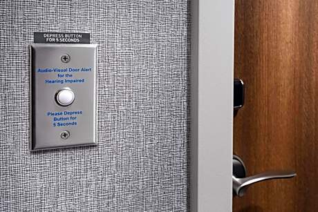 King Suite - Hearing Access/Non-Smoking