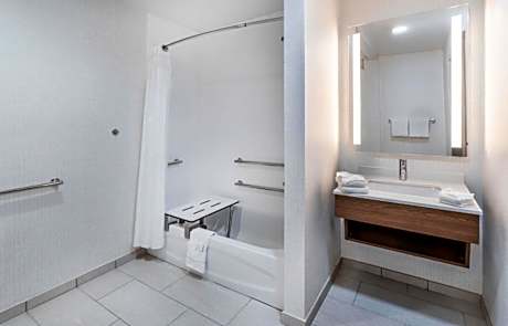 Queen Room with Two Queen Beds - Disability Access Hearing Accessible - Roll-In Shower