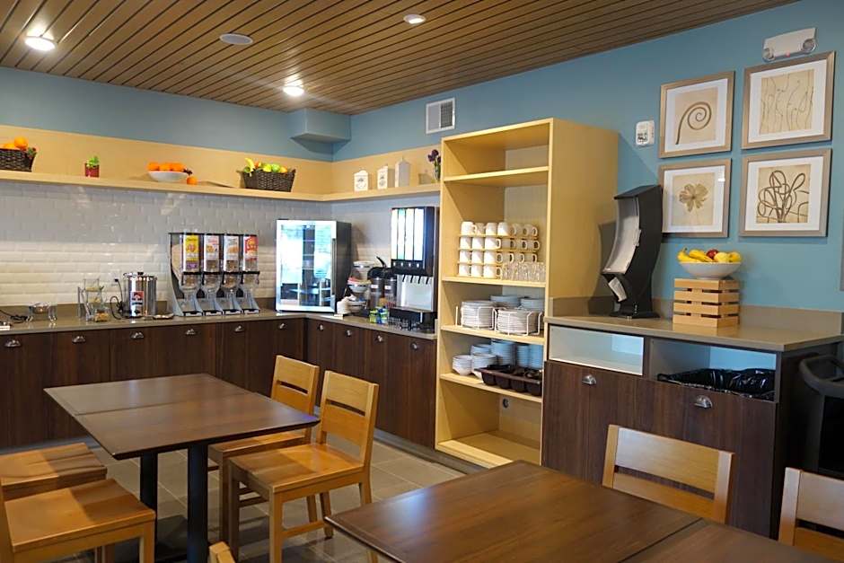 Country Inn & Suites by Radisson, La Crosse, WI