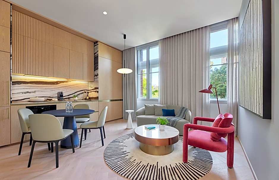 Lanson Place Parliament Gardens