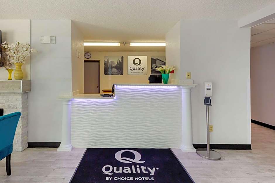 Quality Inn Lee - Lenox South
