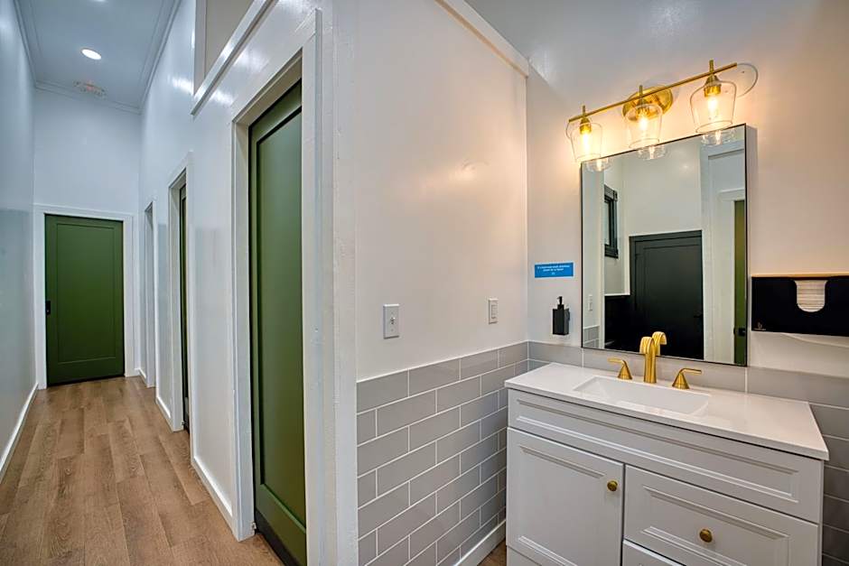 Howzit Hostels Hawaii