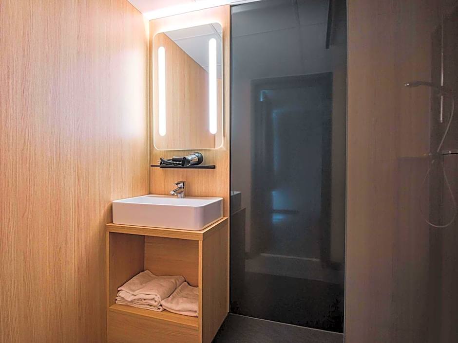 ibis Issoire
