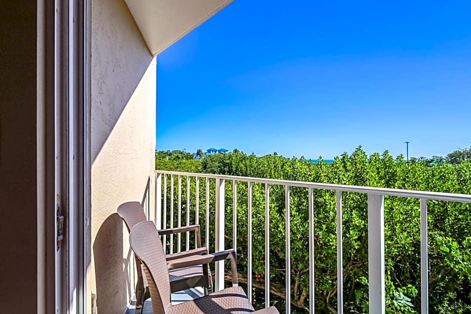 Ocean Pointe Suites at Key Largo