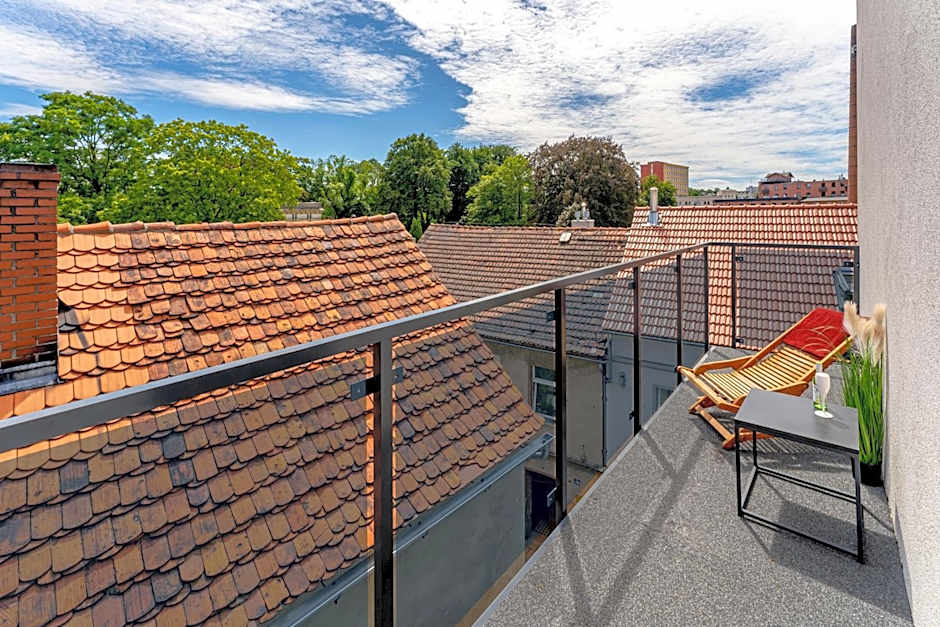 Apart House, Tylna 20