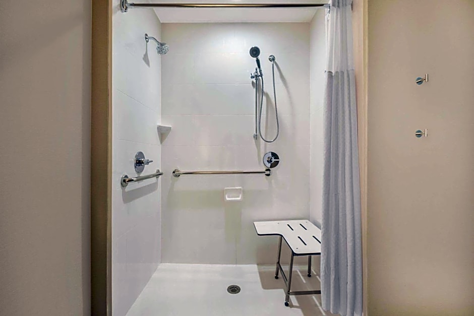 Wingate by Wyndham Lubbock