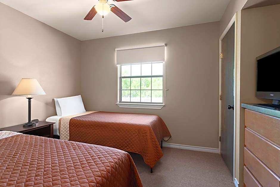 Eagle's Den Suites Carrizo Springs a Travelodge by Wyndham